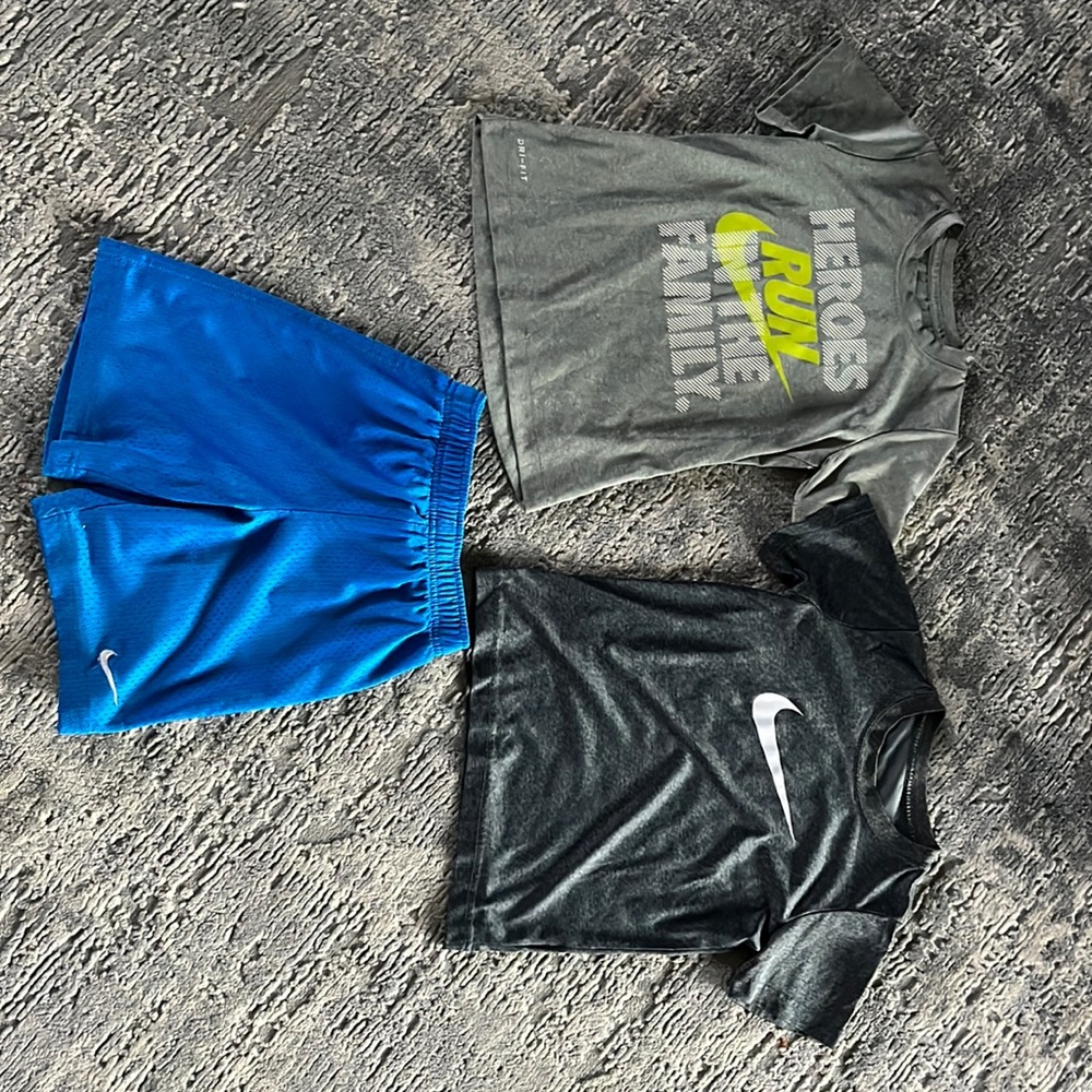 NIKE Lot T-shirts & Shorts Sz 7 little boys